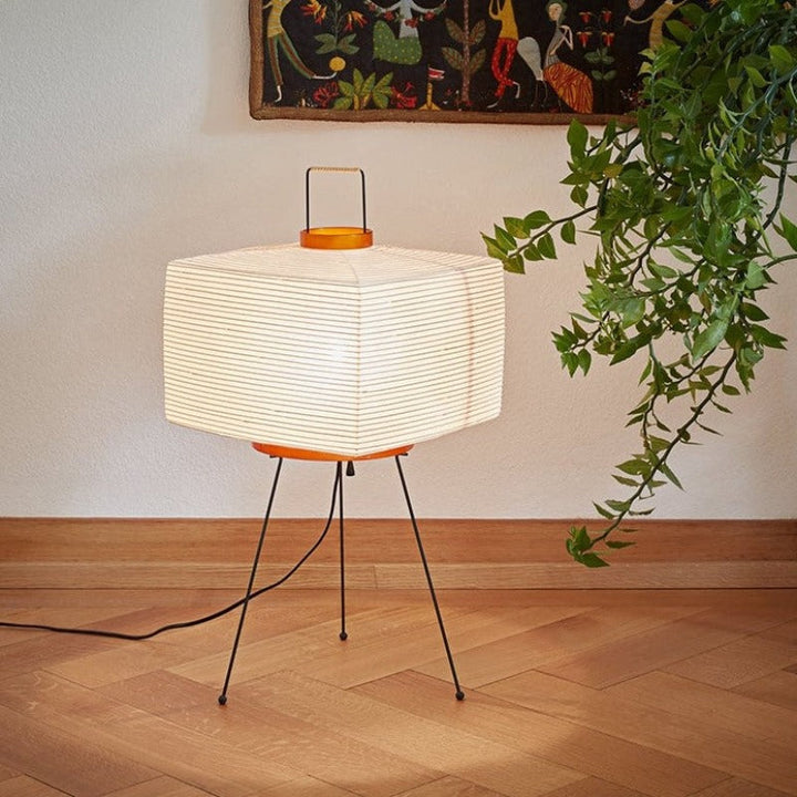 Japońska Kreatywna Lampa Podłogowa z Trójnogiem