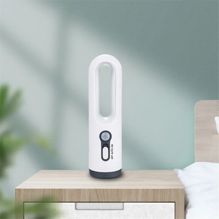 Lampka nocna LED z czujnikiem ruchu | 2 w 1 lampka nocna i latarka | Ładowalna i awaryjna lampka | Czujnik zmierzchu