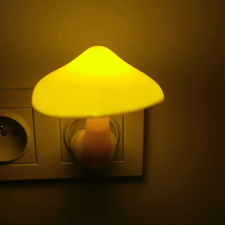 Lampka nocna LED Lumipilz | Z czujnikiem zmierzchu | Ciepłe żółte światło i oszczędność energii | 8×10 cm