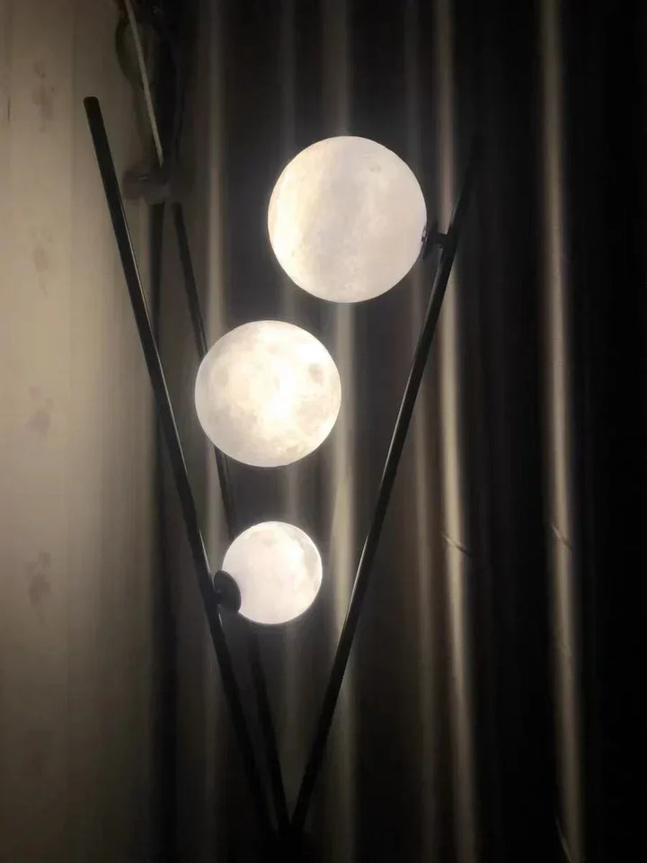 LunaGlow 3D Lampa Podłogowa Księżyc nowoczesny design z tripod LED!