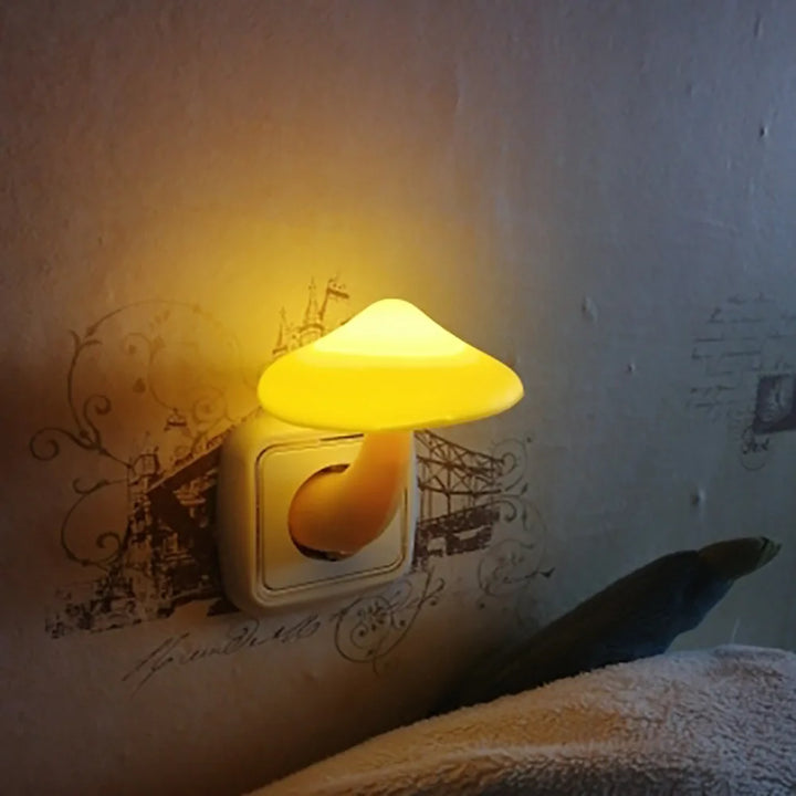 Lampka nocna LED Lumipilz | Z czujnikiem zmierzchu | Ciepłe żółte światło i oszczędność energii | 8×10 cm