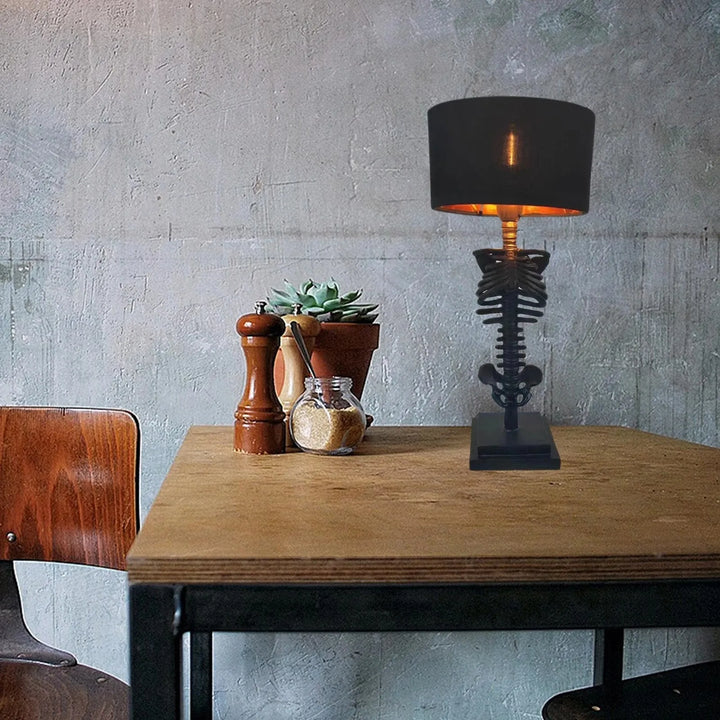 Ręcznie Wykonana Gotycka Lampa Stołowa w Kształcie Szkieletu