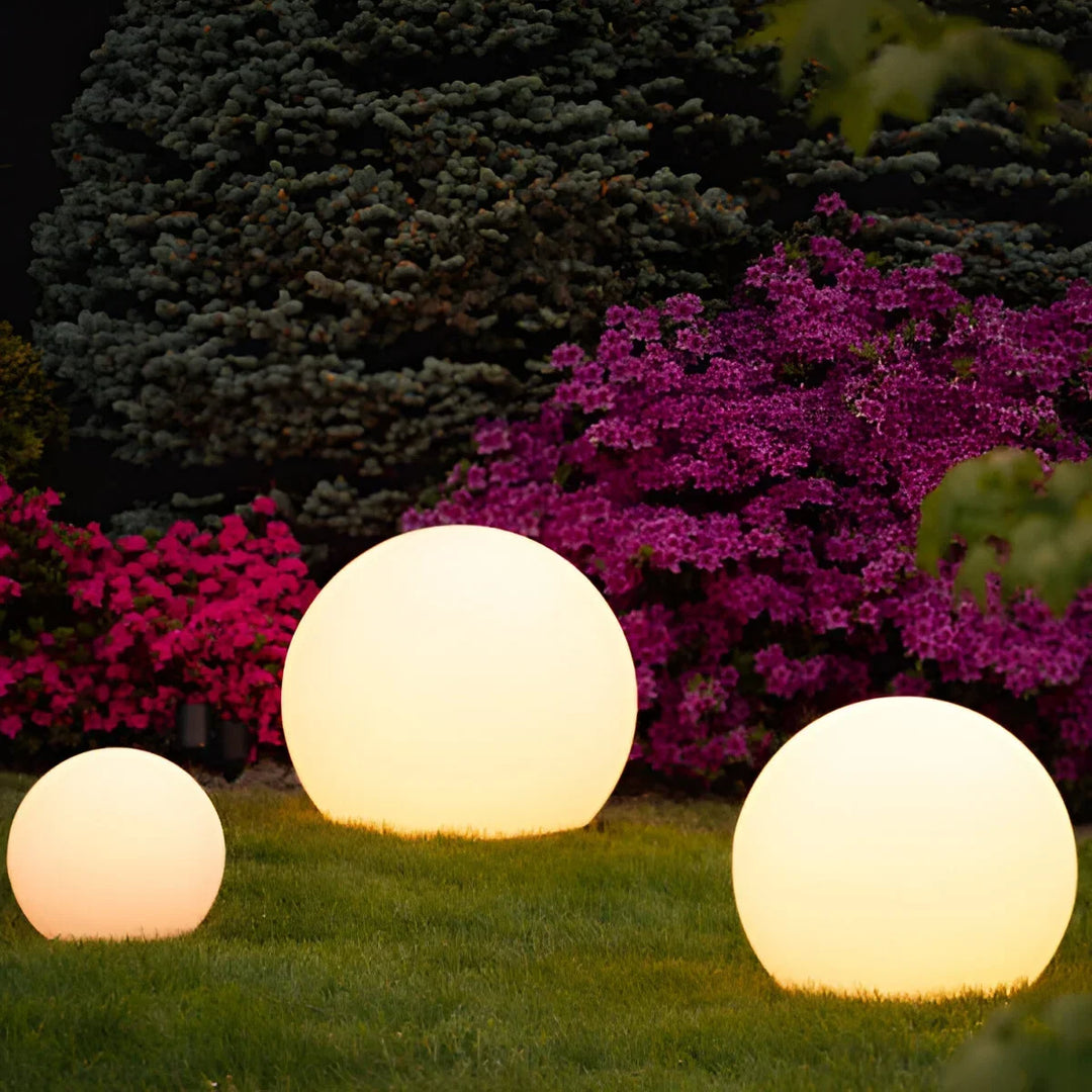 LumiGlobe – Oświetlenie Ogrodowe Odporne na Warunki Atmosferyczne