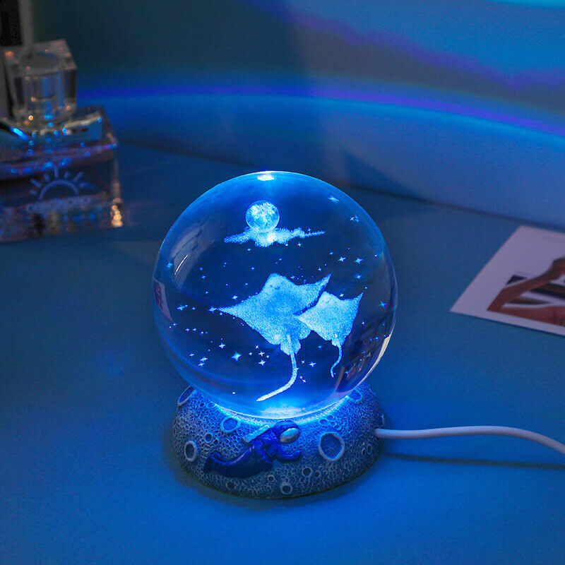 AquaGlobe Kryształowa Kula Nocna Lampa | Podwodny Świat Lampa LED | Nastrojowe Światło i Dekoracja do Domu