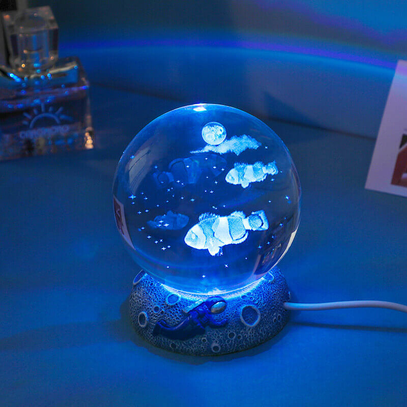 AquaGlobe Kryształowa Kula Nocna Lampa | Podwodny Świat Lampa LED | Nastrojowe Światło i Dekoracja do Domu