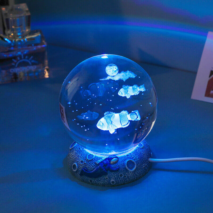 AquaGlobe Kryształowa Kula Nocna Lampa | Podwodny Świat Lampa LED | Nastrojowe Światło i Dekoracja do Domu