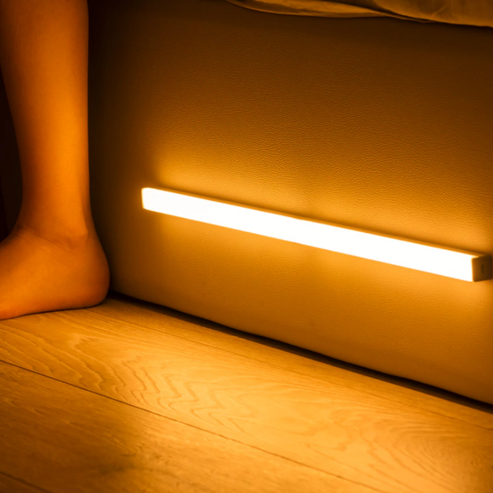 Czujnikowa LED Nocna Lampa w Drewnianej Ramie Łóżka