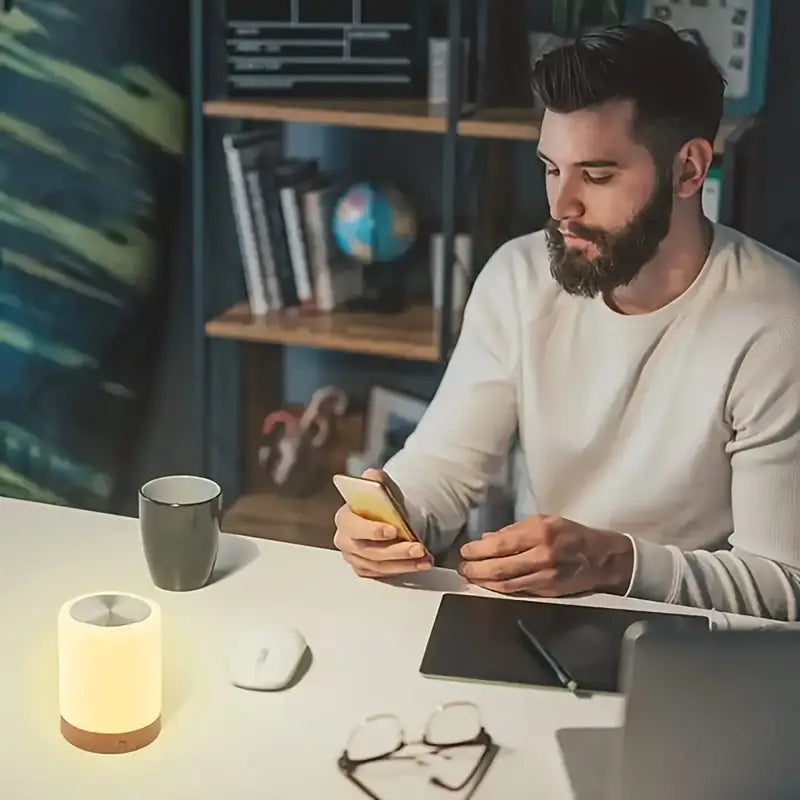 Ściemnialna LED Lampa Nocna z Nowoczesnym Designem i Zmianą Koloru
