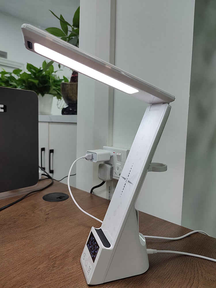 Lampa biurkowa z bezprzewodową ładowarką