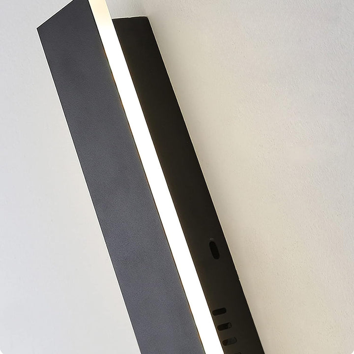 Svelte Linear Outdoor Wall Light IP65