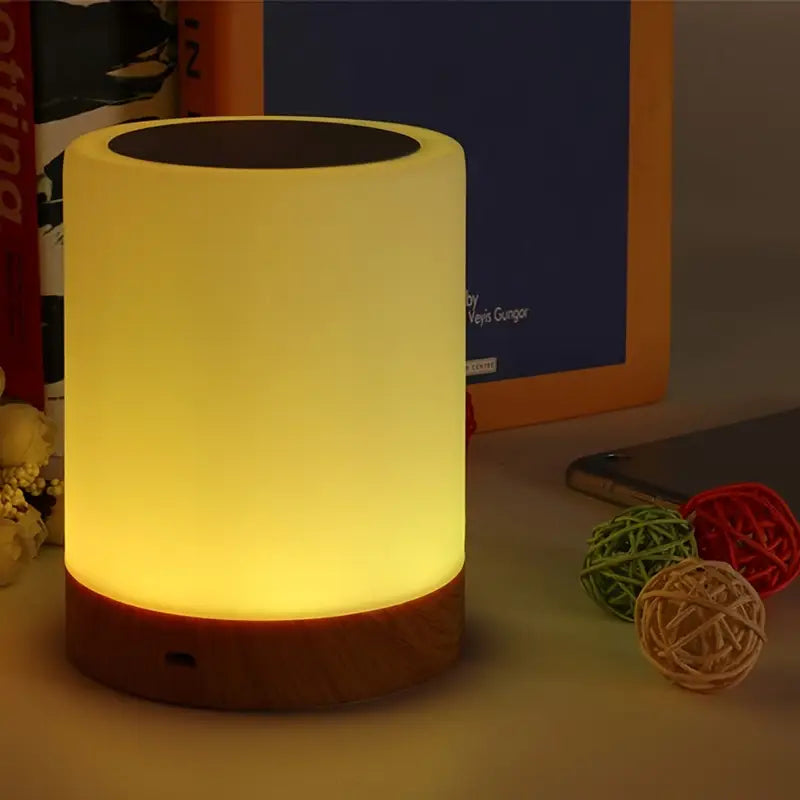 Ściemnialna LED Lampa Nocna z Nowoczesnym Designem i Zmianą Koloru