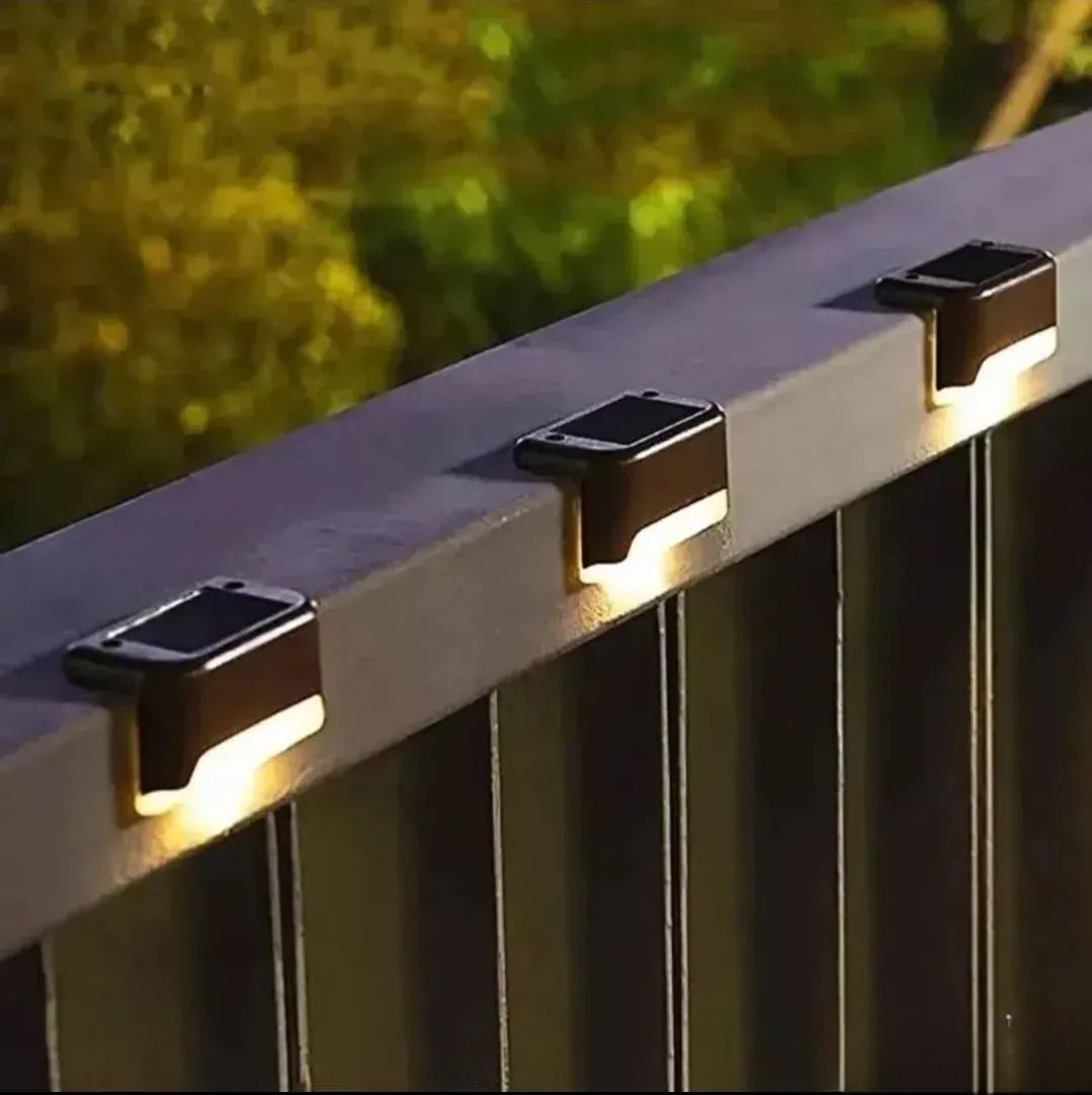 Lampka Solarno-LED na Zewnątrz – Wodoodporna Lampa Ścienna Solarna do Ogrodu i Ścieżek