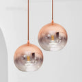 Lampa sufitowa w mosiężnym wykończeniu