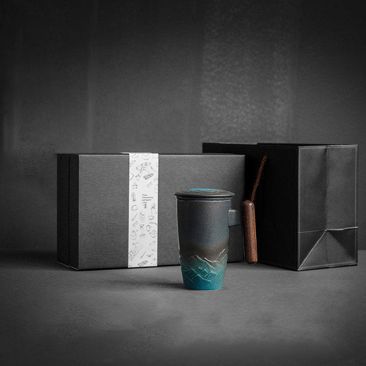 Duża filiżanka, ceramiczna filiżanka do herbaty z pokrywką. Duża filiżanka do herbaty z pokrywką