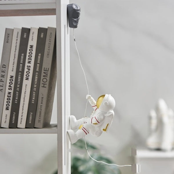 Figurki dekoracyjne na ścianę Astronauta Wspinacz