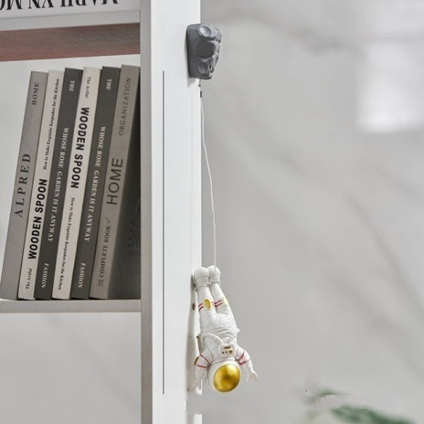 Figurki dekoracyjne na ścianę Astronauta Wspinacz