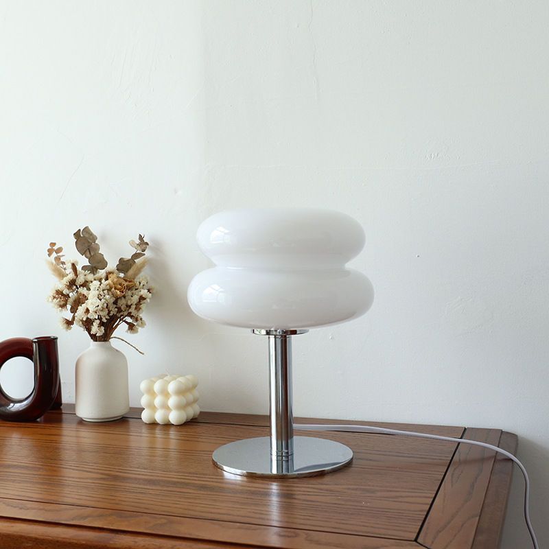 Lampa stołowa w stylu włoskiego designera