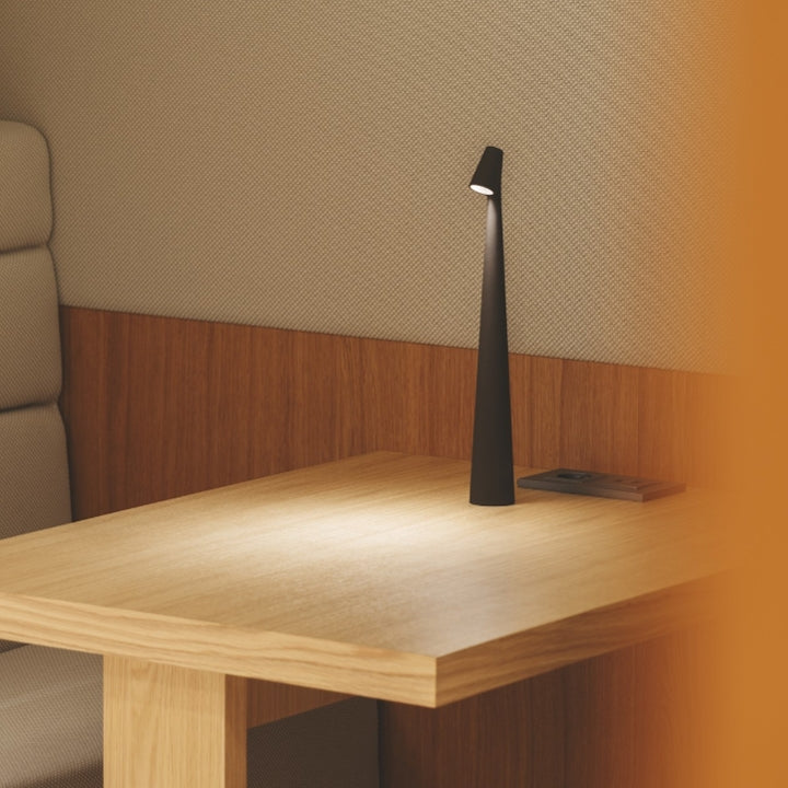 Lampa stołowa rzeźbiarska