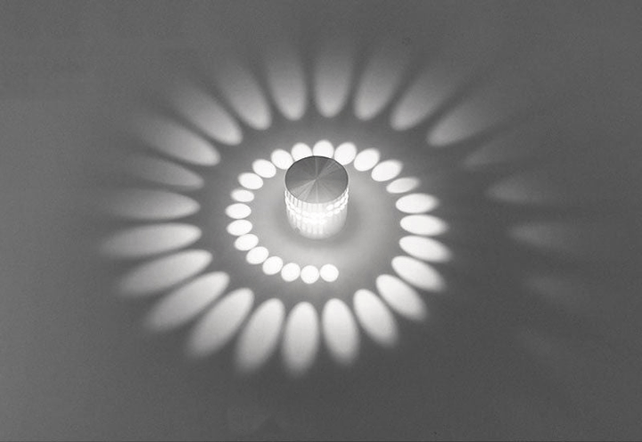 Lampa Podłogowa LED Luminous Arc – Nowoczesne Oświetlenie Ambientowe