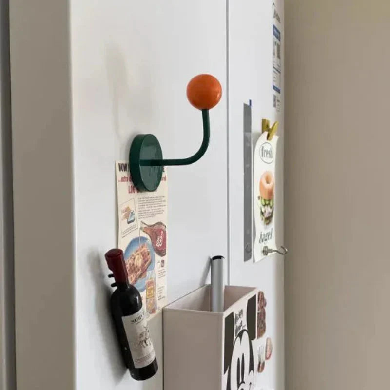 Magnes wieszaka Eames Dot w kolorze Rush