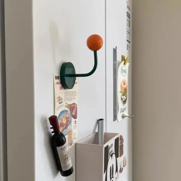 Magnes wieszaka Eames Dot w kolorze Rush