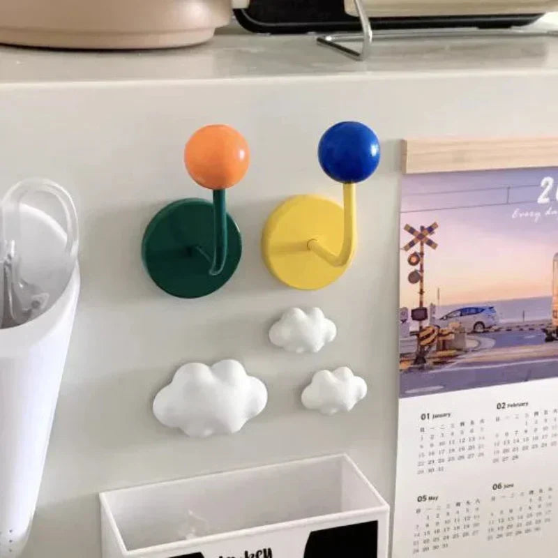 Magnes wieszaka Eames Dot w kolorze Rush