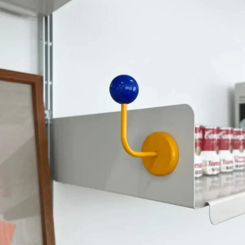 Magnes wieszaka Eames Dot w kolorze Rush