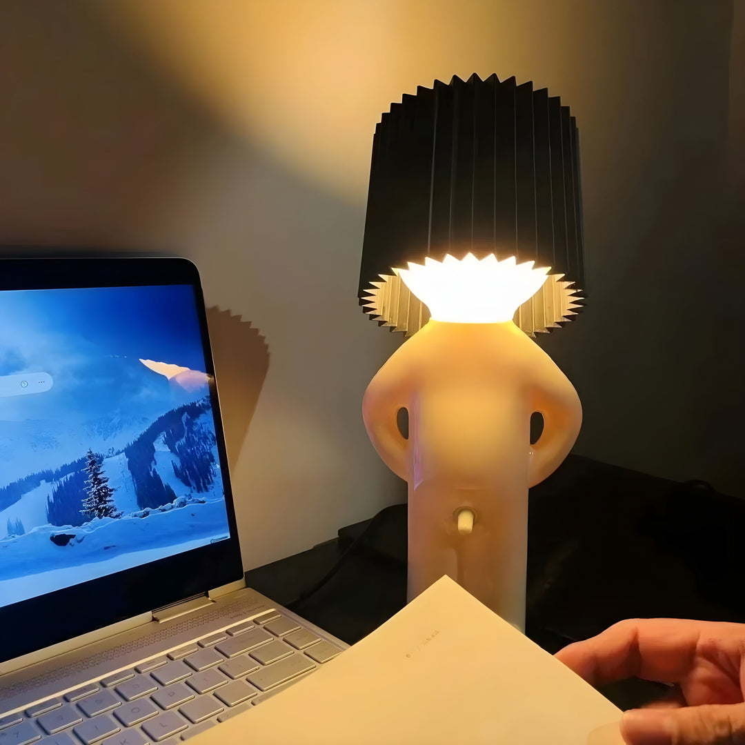 Sassy Boy Kreatywna Lampa Stołowa – Unikalne Oświetlenie do Sypialni i Przestrzeni Życiowej
