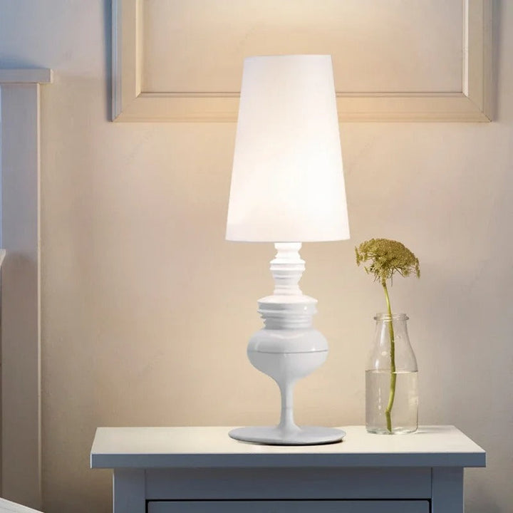 Nowoczesna skandynawska lampa stołowa LED