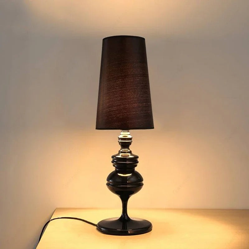 Nowoczesna skandynawska lampa stołowa LED