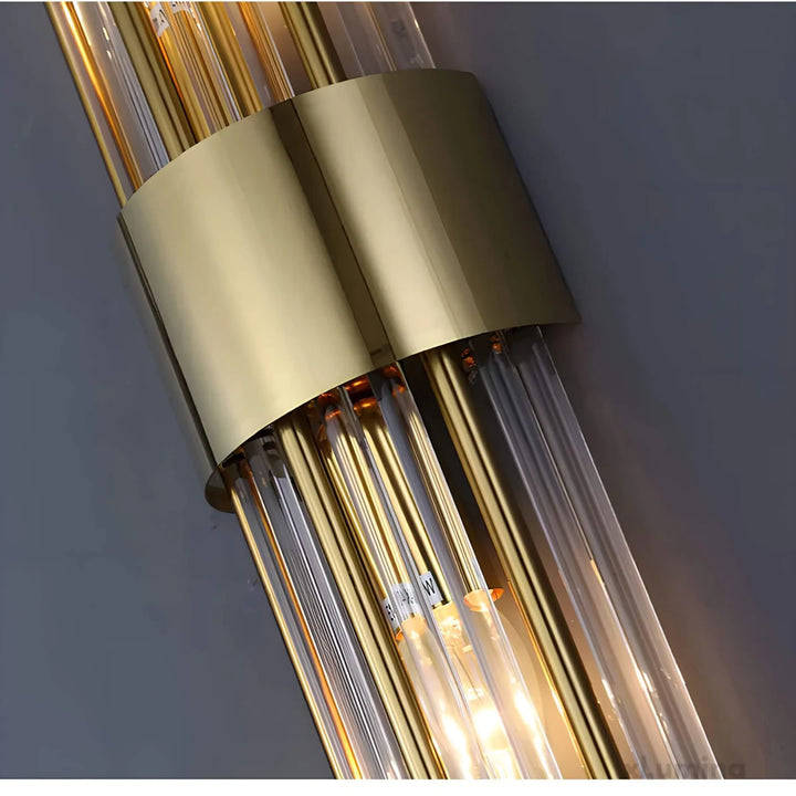 Lampa ścienna z kryształową dekoracją