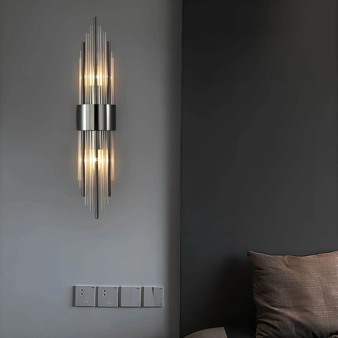 Lampa ścienna z kryształową dekoracją