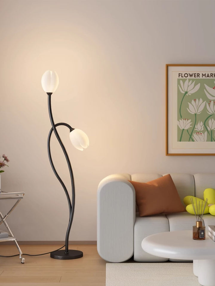 Nowoczesna Lampa Podłogowa w Kształcie Kwiatu z Gniazdem G9