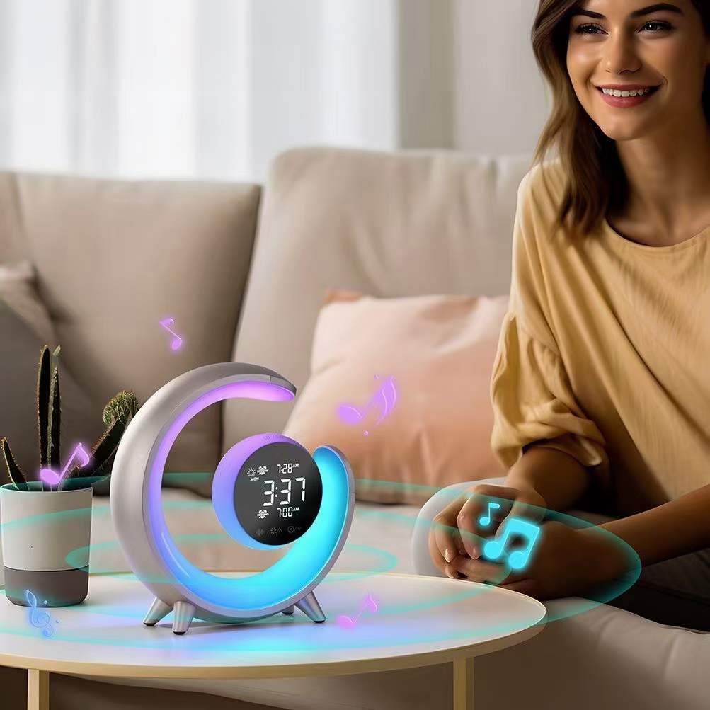 Wielofunkcyjna Lampa Nocna z Funkcją RGB i Budzika – Lumivo