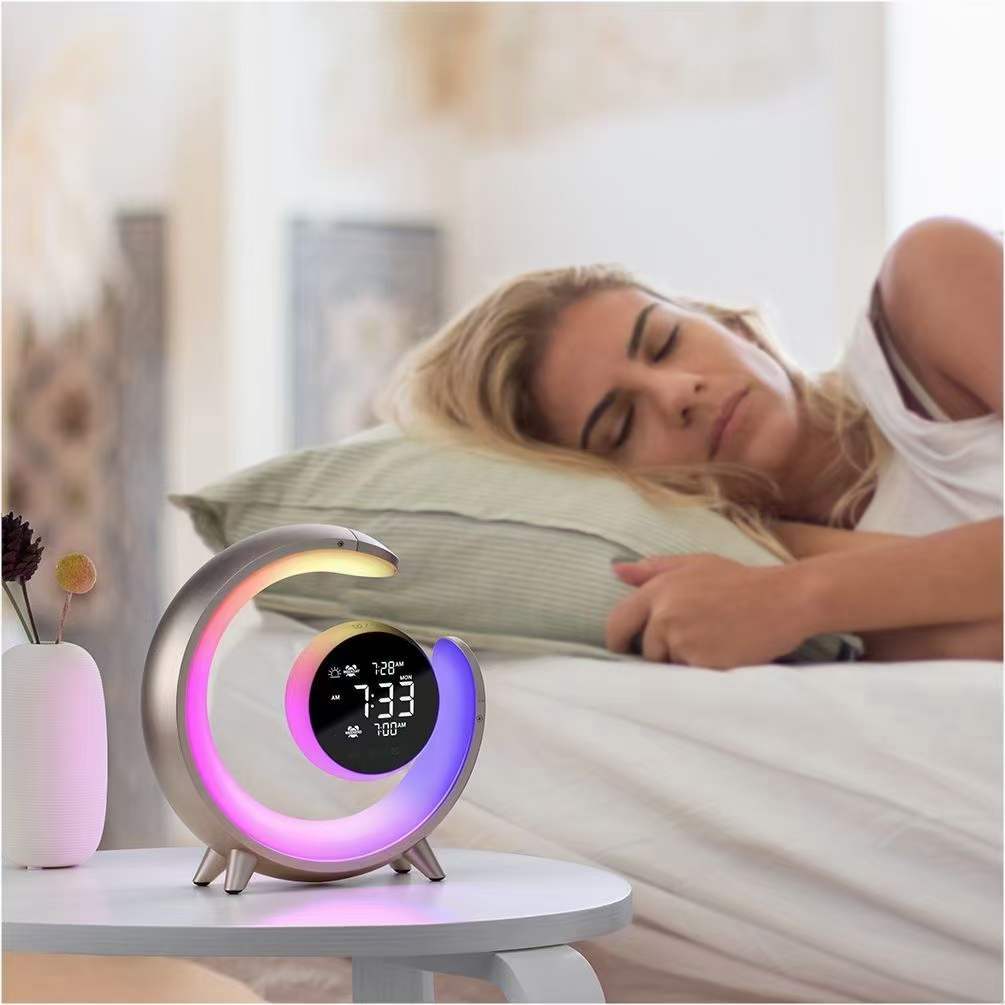 Wielofunkcyjna Lampa Nocna z Funkcją RGB i Budzika – Lumivo