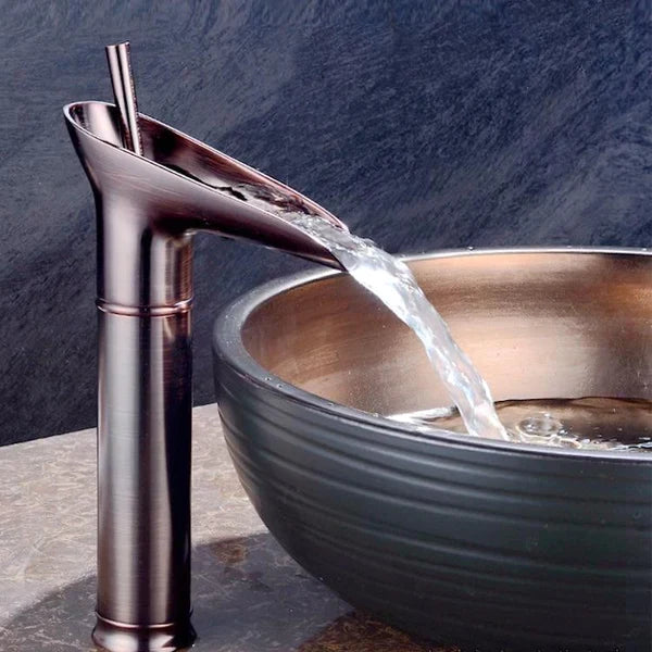 Kran Antyczny Wodospadowy do Umywalki Łazienkowej Mosiężny