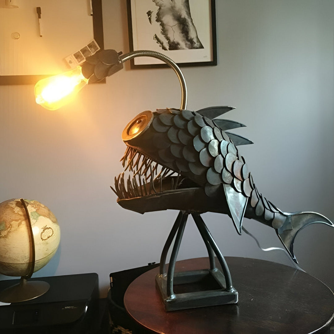 Lampka Steampunk z Rybą Wędkarzem – Fajna i Nietypowa Lampa Podłogowa do Twojego Domu