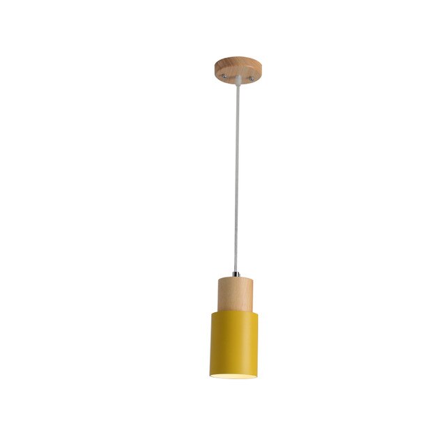 Lampa wisząca z podstawą z drewna w stylu nordyckim