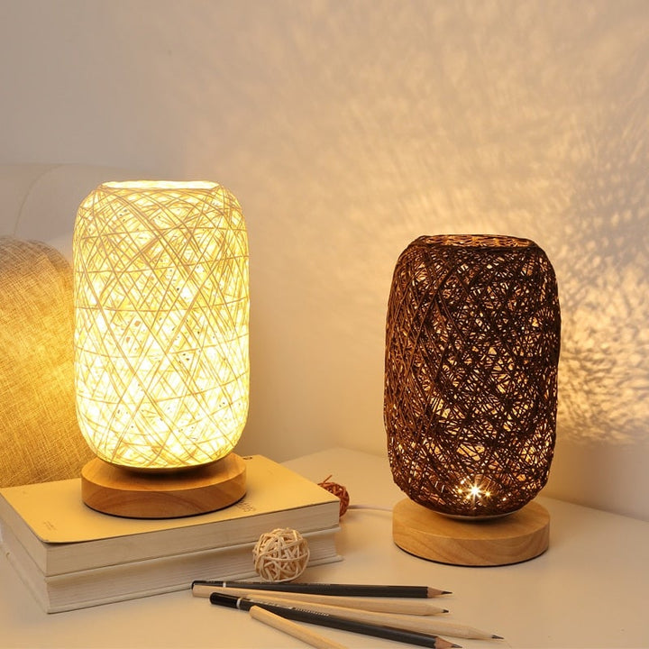 Lampa stołowa z drewna rattanowego