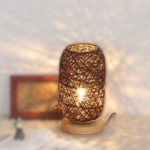 Lampa stołowa z drewna rattanowego