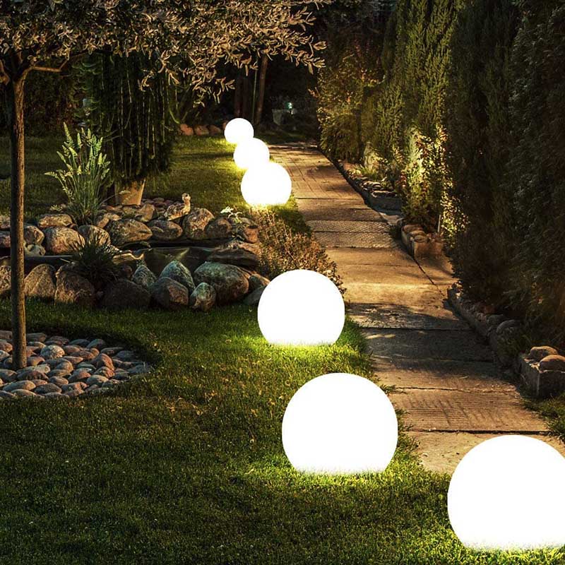 Lampa Globe na Zewnątrz - Bezprzewodowa, Odporna na Warunki Atmosferyczne, Lampa LED w 16 kolorach
