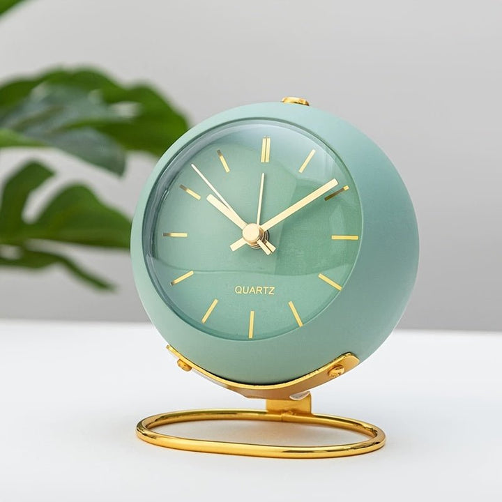 Buzzley Retro Cichy Budzik – Vintage Metalowy Zegar Analogowy z Nocnym Światłem