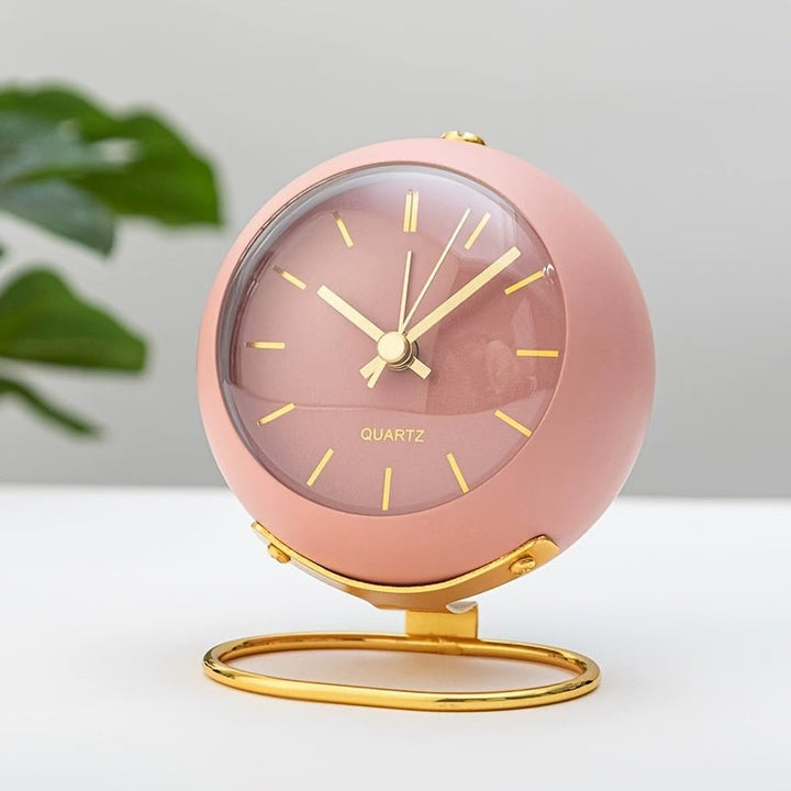 Buzzley Retro Cichy Budzik – Vintage Metalowy Zegar Analogowy z Nocnym Światłem