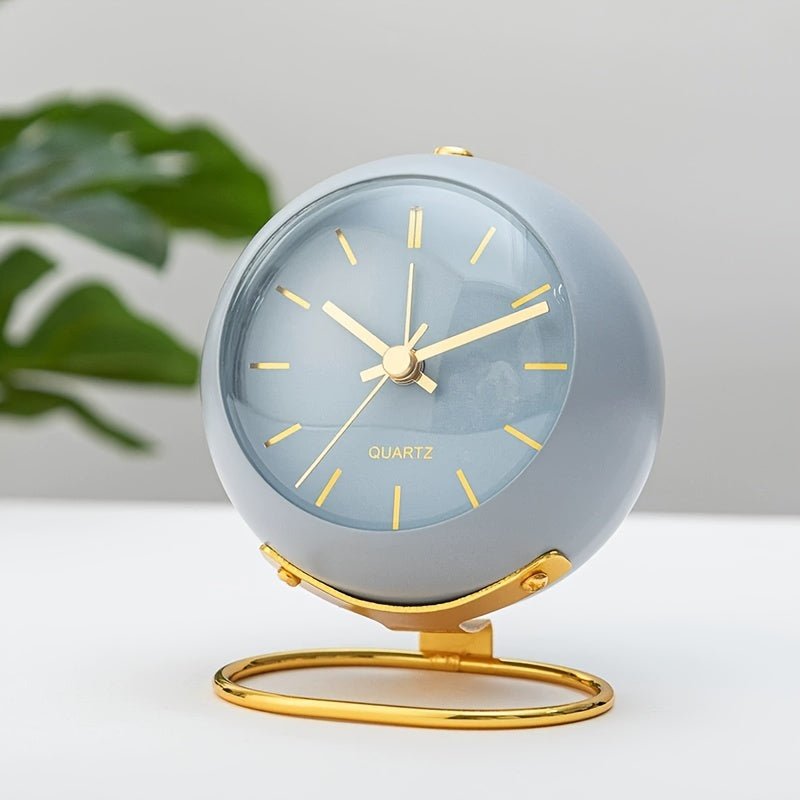 Buzzley Retro Cichy Budzik – Vintage Metalowy Zegar Analogowy z Nocnym Światłem
