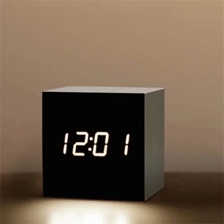 Zegar Alarmowy LED w Stylu Retro