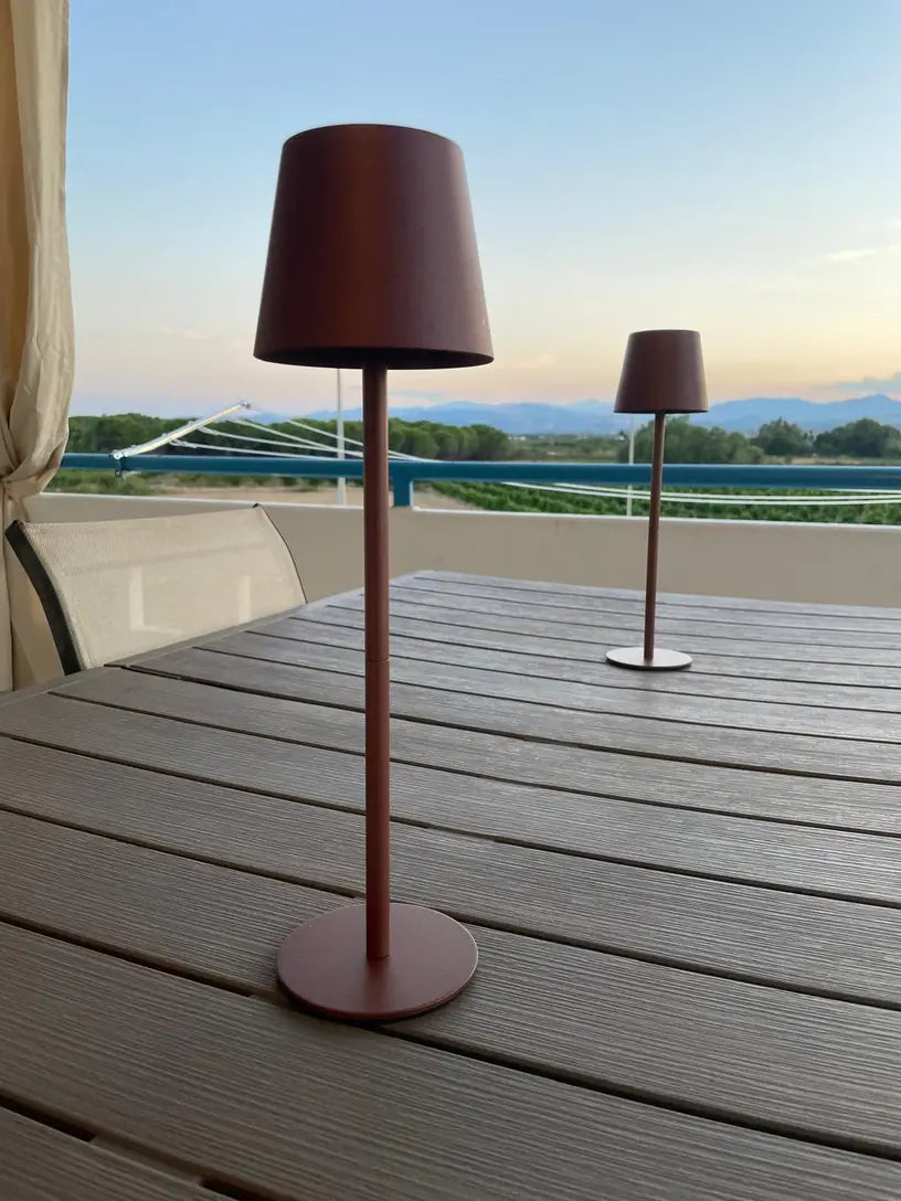 Lampa Stołowa LED – Bezprzewodowa, Z Dotykowym Sterowaniem i Regulowanym Światłem