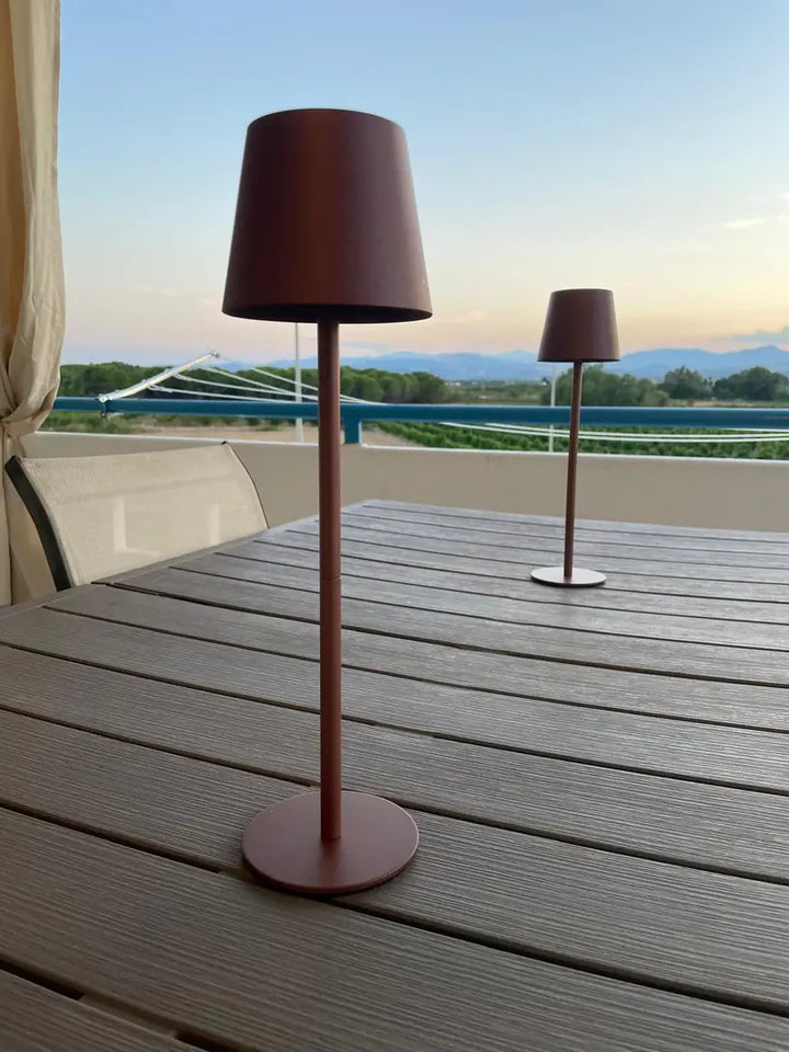 Lampa Stołowa LED – Bezprzewodowa, Z Dotykowym Sterowaniem i Regulowanym Światłem