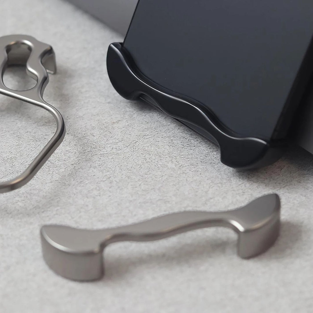 Etui na telefon komórkowy o smukłym, minimalistycznym designie