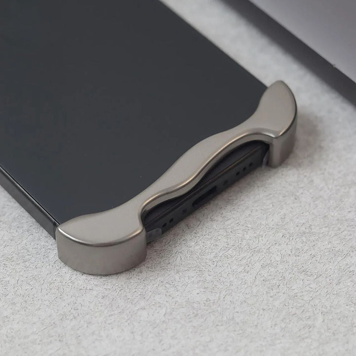 Etui na telefon komórkowy o smukłym, minimalistycznym designie