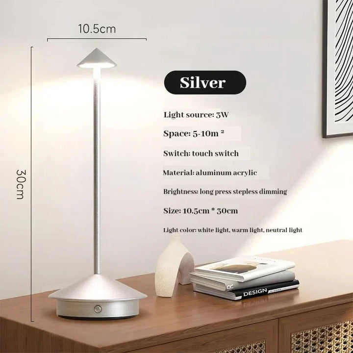 Elegancka, ładowana metalowa lampa stołowa